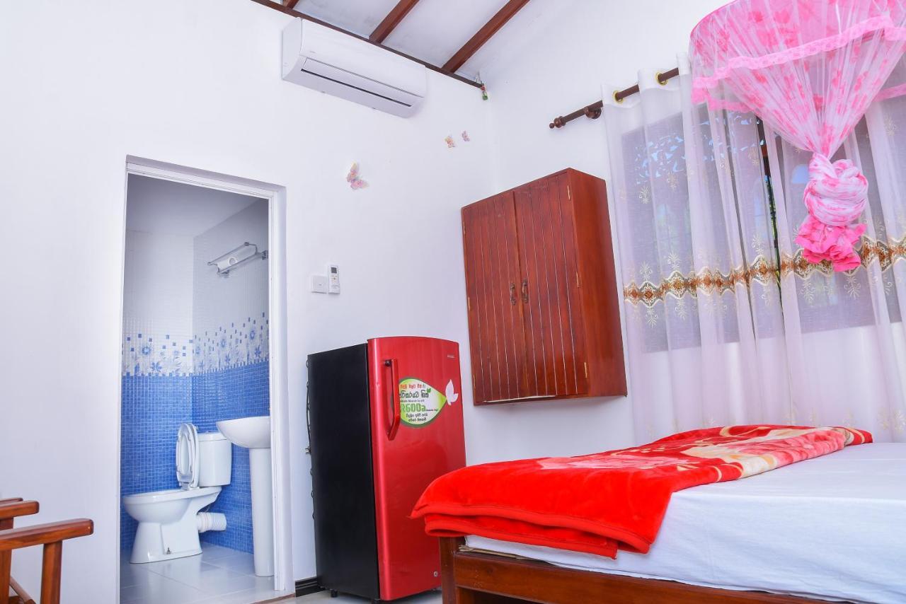 Rashmi Homestay Balapitiya Bagian luar foto